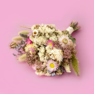 Dried Bridesmaid Bouquet. Bridesmaid and maid of honour bouquet with preserved white and neutral dried flowers and soft light-pink accents, tied with a gorgeous ivory ribbon
