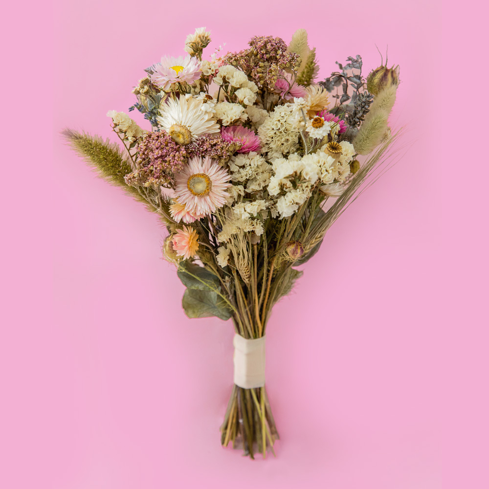 Dried Bridesmaid Bouquet. Bridesmaid and maid of honour bouquet with preserved white and neutral dried flowers and soft light-pink accents, tied with a gorgeous ivory ribbon