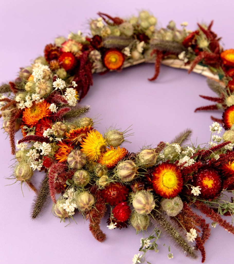 Autumn Dried Flowers. Autumn dried flower wreath. Cosy warm oranges, reds and greens. Perfect home décor for Halloween. Great on walls and doors. Christmas dried flowers.